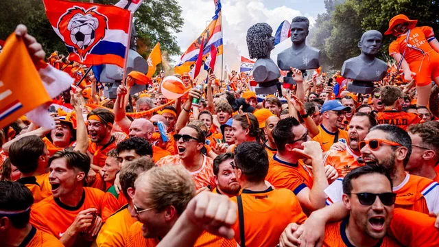 OK9: Rotterdam - Thành phố đa sắc màu ủng hộ 5 Đội tuyển World Cup 2026 2 OK9: Rotterdam - Thành phố đa sắc màu ủng hộ 5 Đội tuyển World Cup 2026